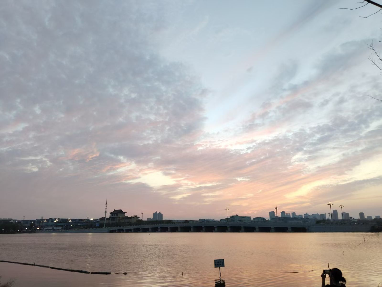 江上秋波使人愁 · 开封府河