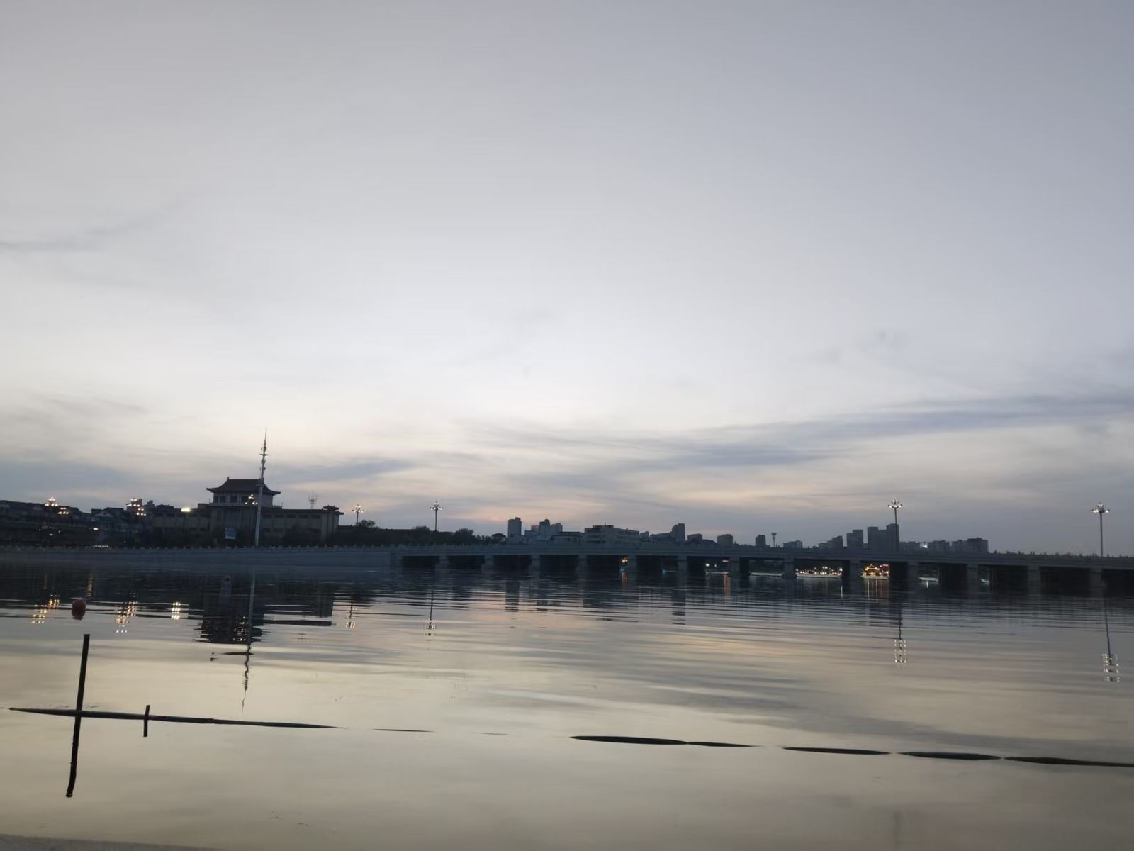 水天共景 · 开封府河